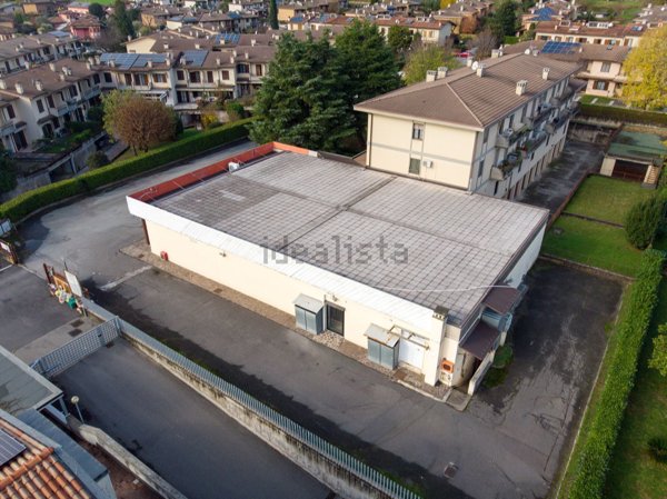 locale commerciale in vendita a Cellatica