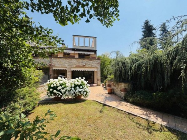 casa indipendente in vendita a Cellatica in zona Fantasina