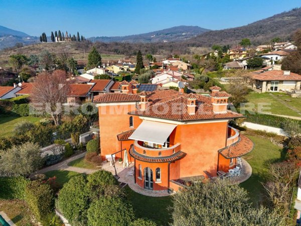 casa indipendente in vendita a Cellatica in zona Fantasina