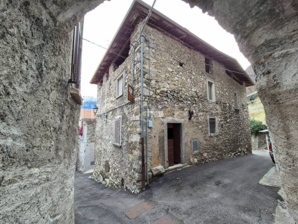 casa indipendente in vendita a Cerveno