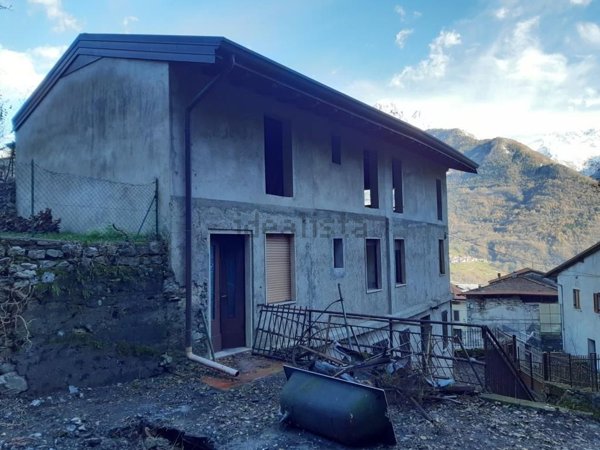 esavano in vendita a Cerveno