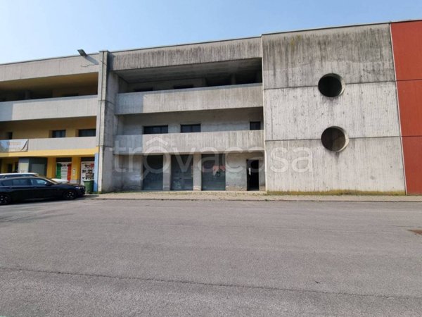 locale commerciale in vendita a Ceto