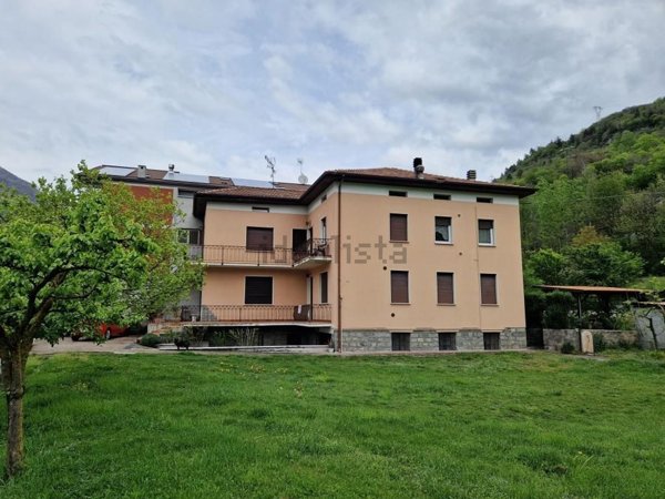 casa indipendente in vendita a Ceto