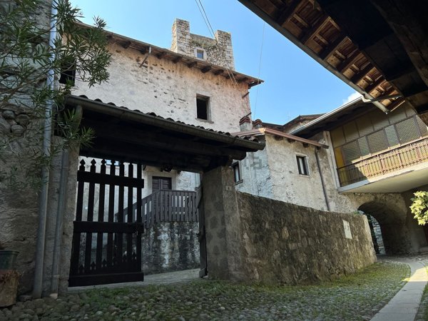 casa indipendente in vendita a Ceto
