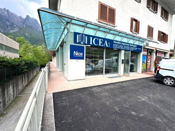 negozio in vendita a Ceto