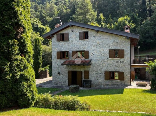 casa indipendente in vendita a Ceto