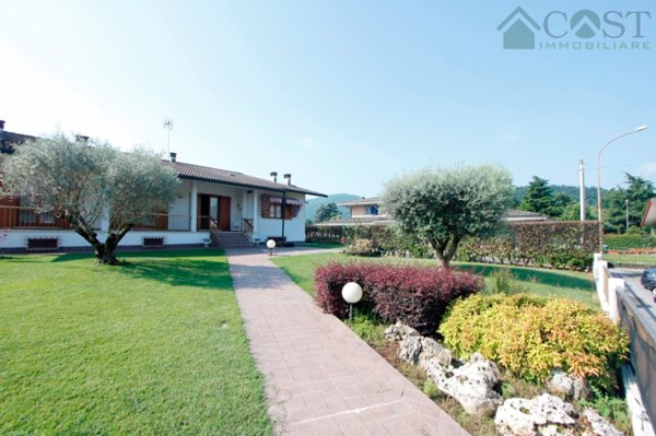 casa indipendente in vendita a Cevo in zona Isola
