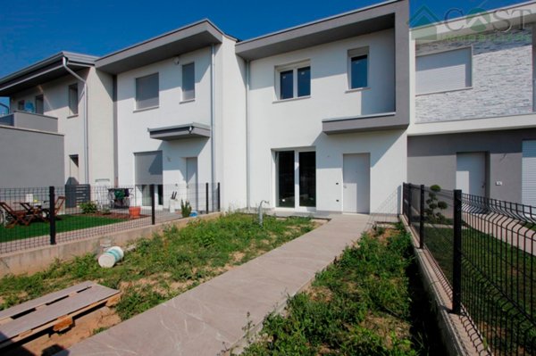 casa indipendente in vendita a Cevo in zona Isola