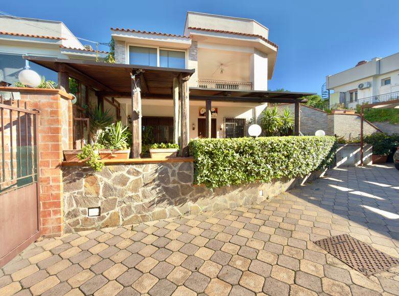 casa indipendente in vendita a Cevo in zona Isola