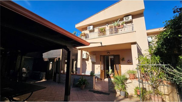 casa indipendente in vendita a Cevo in zona Isola