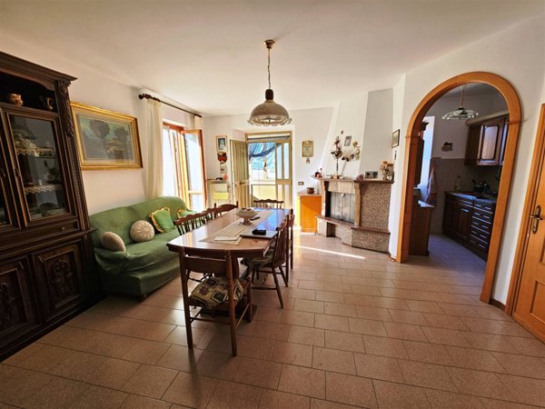 casa indipendente in vendita a Cevo in zona Isola