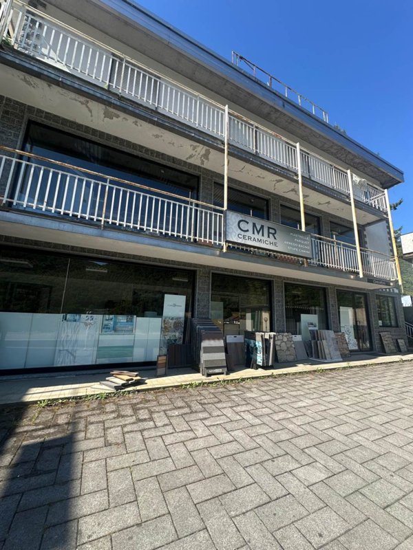 locale commerciale in vendita a Cevo in zona Isola