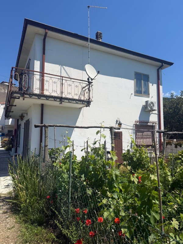 casa indipendente in vendita a Cevo in zona Isola