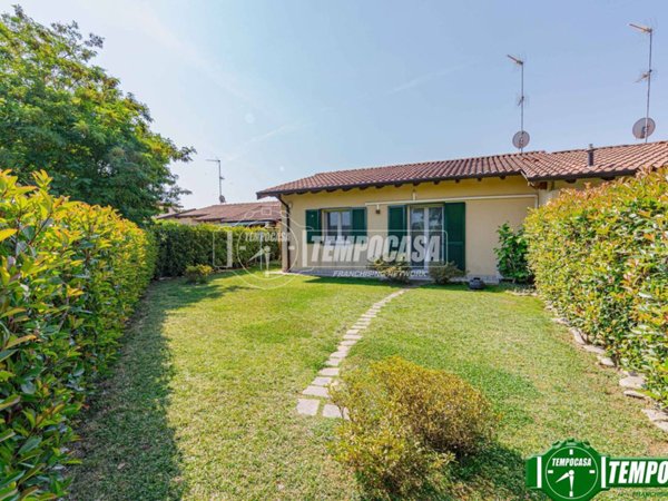 casa indipendente in vendita a Cevo in zona Isola