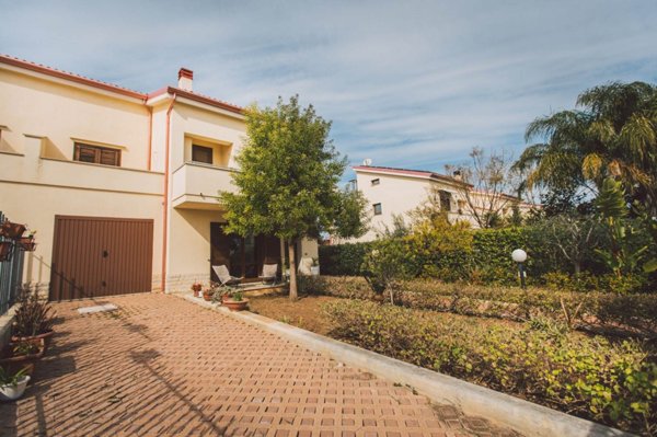 casa indipendente in vendita a Cevo in zona Isola