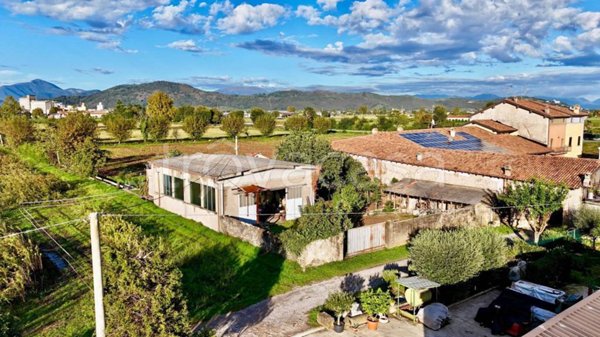 locale commerciale in vendita a Chiari