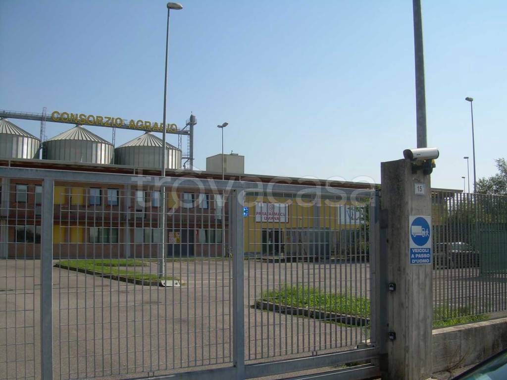 capannone in vendita a Chiari