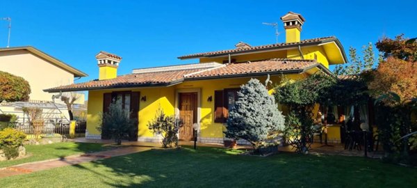 casa indipendente in vendita a Chiari