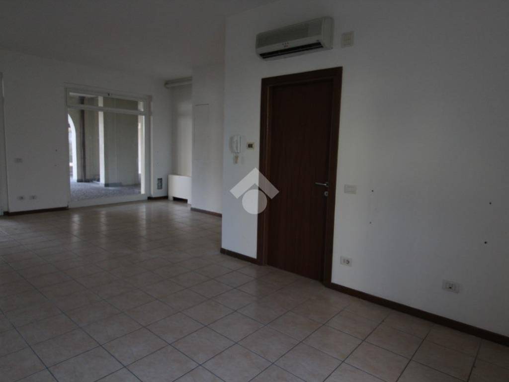 negozio in vendita a Chiari