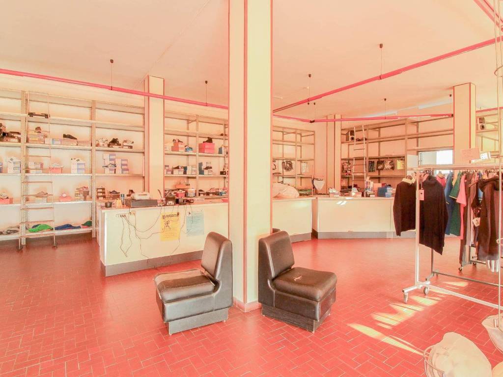 locale commerciale in vendita a Chiari