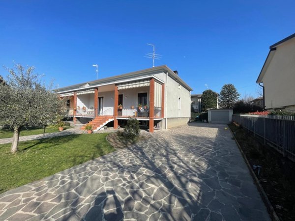 casa indipendente in vendita a Chiari