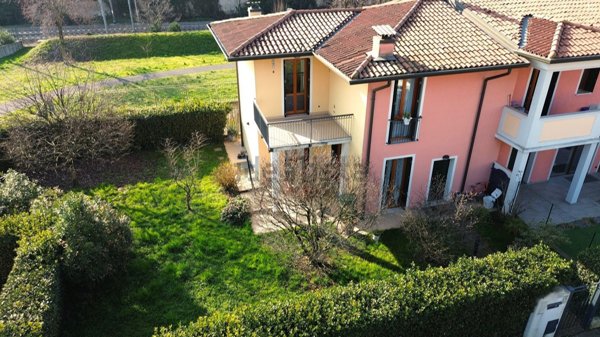 casa indipendente in vendita a Chiari