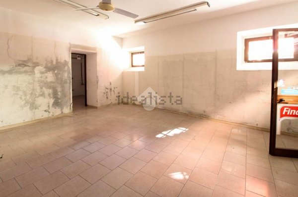locale commerciale in vendita a Chiari
