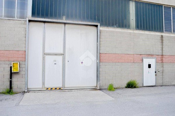 locale commerciale in vendita a Chiari
