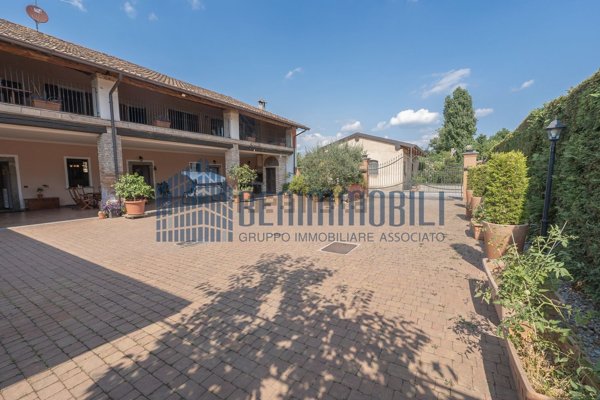 casale in vendita a Chiari