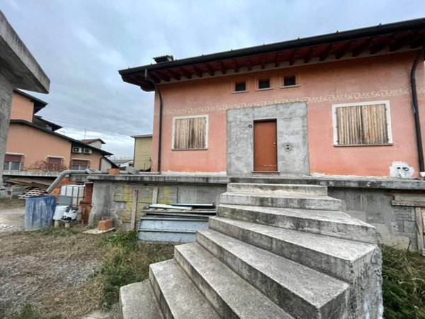 casa indipendente in vendita a Chiari