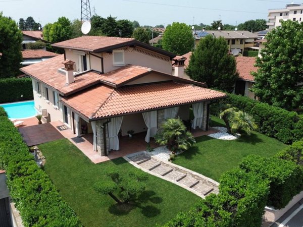 casa indipendente in vendita a Chiari
