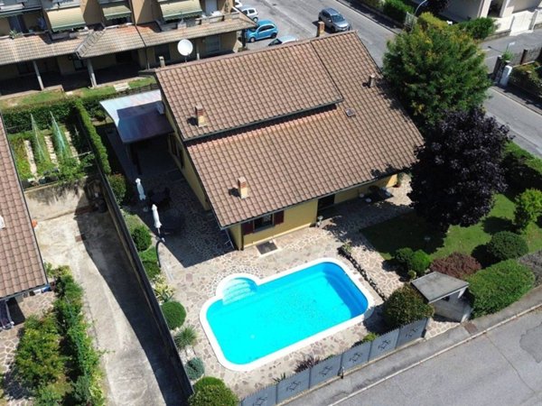 casa indipendente in vendita a Chiari
