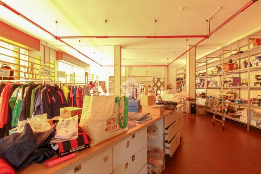 negozio in vendita a Chiari