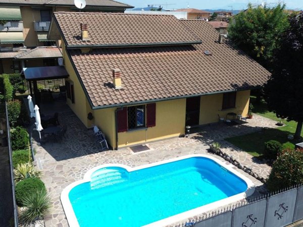casa indipendente in vendita a Chiari