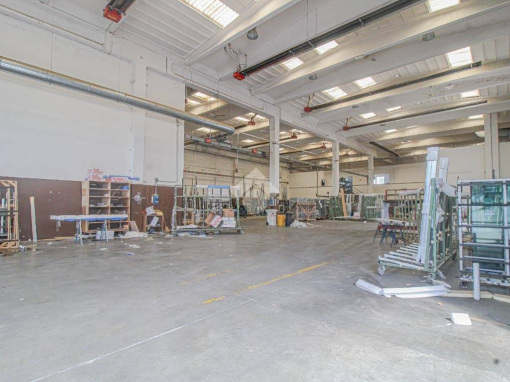 locale commerciale in vendita a Chiari
