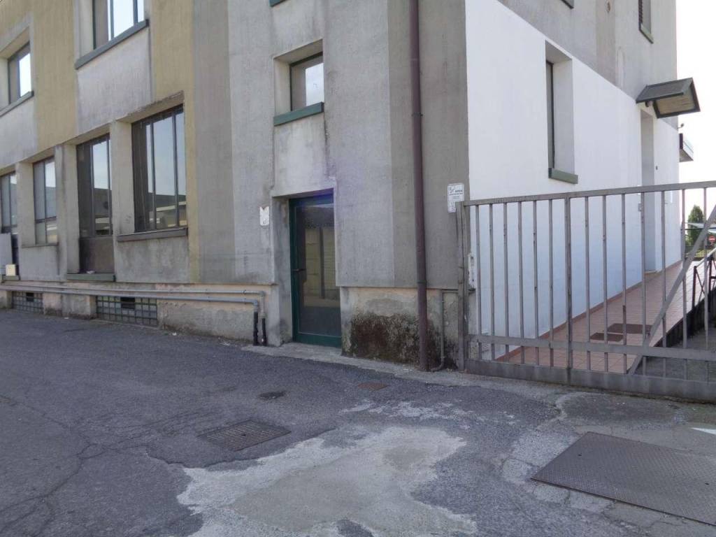 locale commerciale in vendita a Chiari