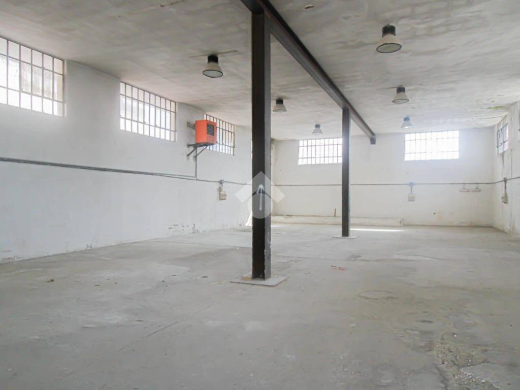 locale commerciale in vendita a Chiari