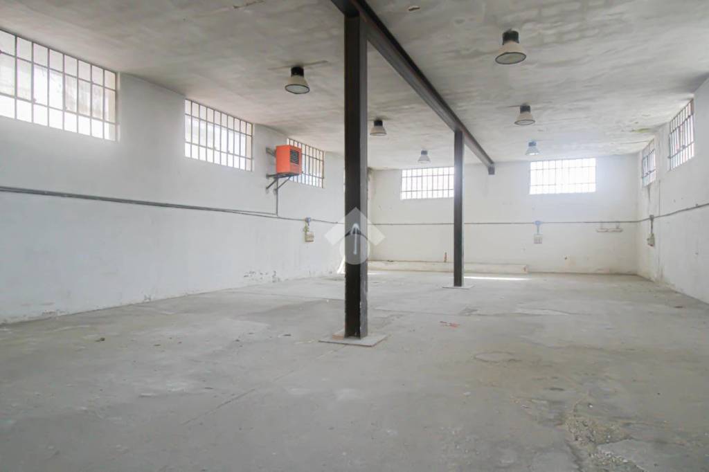 locale commerciale in vendita a Chiari