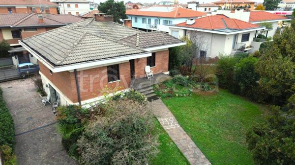 casa indipendente in vendita a Chiari