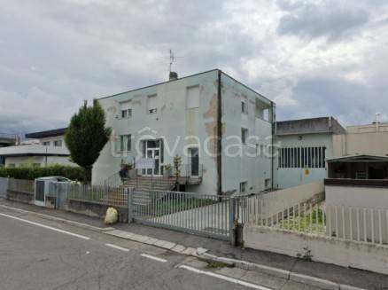 locale commerciale in vendita a Chiari