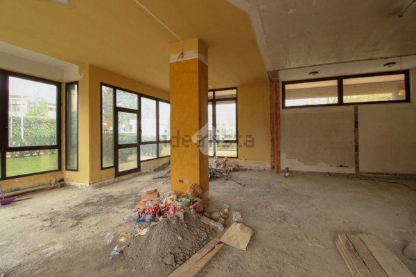 locale commerciale in vendita a Chiari