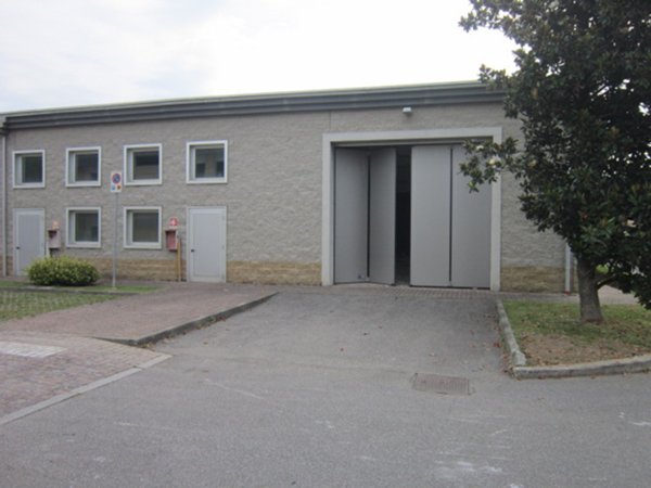 locale di sgombero in vendita a Chiari