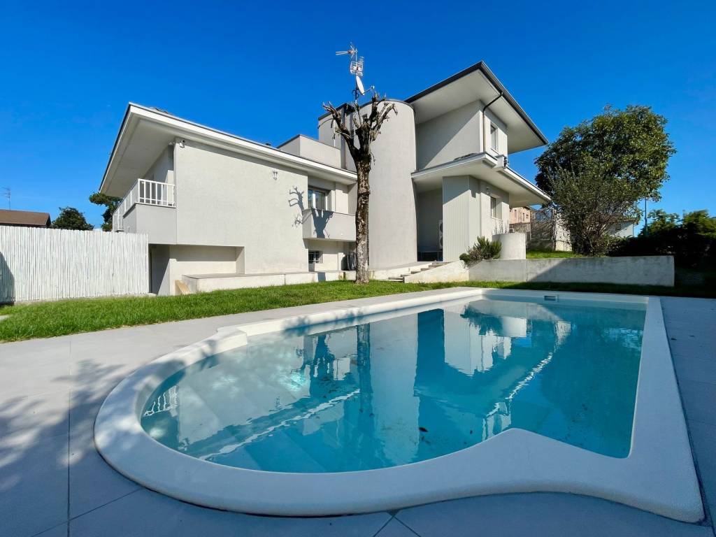 casa indipendente in vendita a Chiari