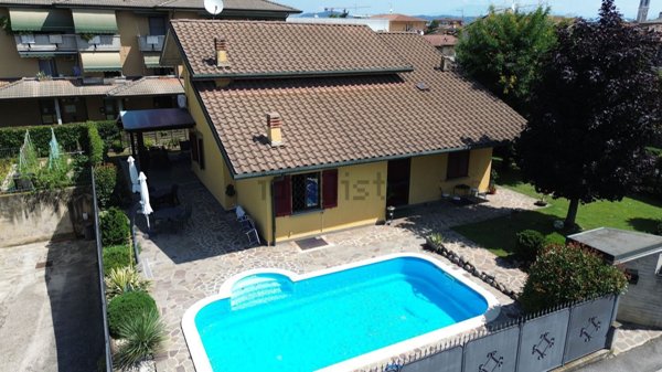 casa indipendente in vendita a Chiari