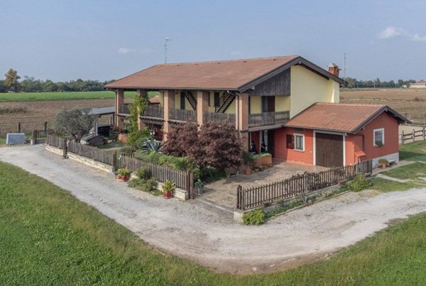 casa indipendente in vendita a Chiari