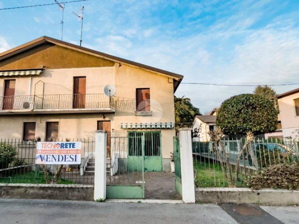 casa indipendente in vendita a Chiari