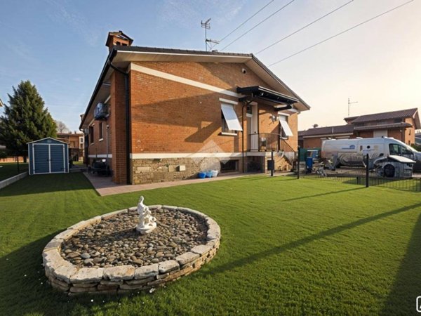 casa indipendente in vendita a Chiari