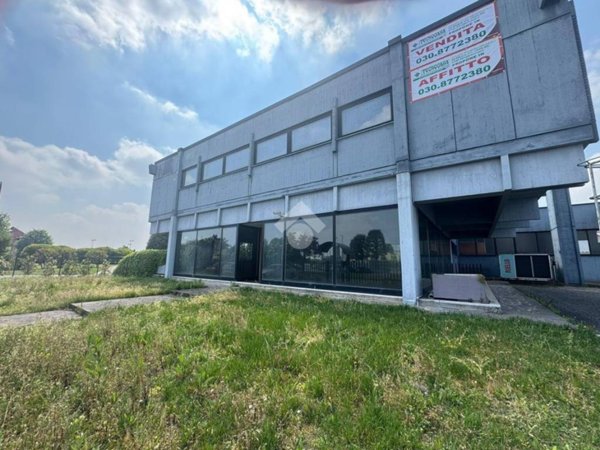 locale commerciale in vendita a Chiari