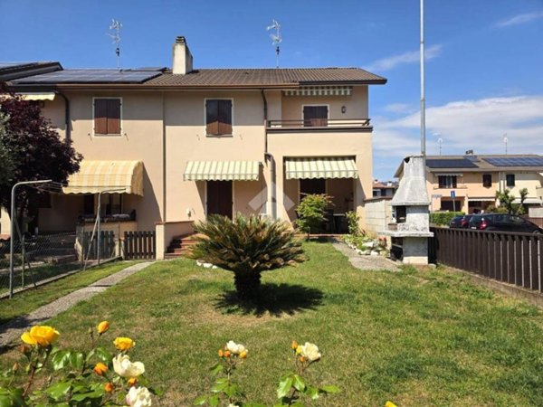 casa indipendente in vendita a Chiari