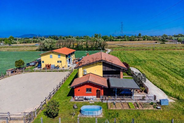 casale in vendita a Chiari in zona Santellone